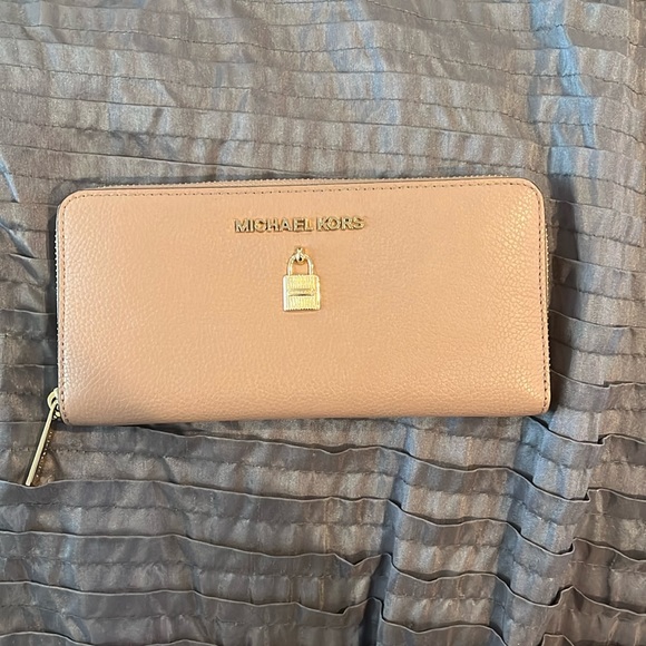 Michael Kors Wallet - Picture 1 of 5